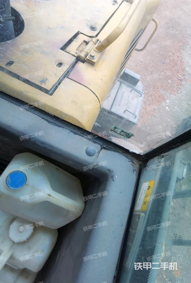 前挡风玻璃标 (驾驶室部分) 前挡风玻璃标 (驾驶室部分)