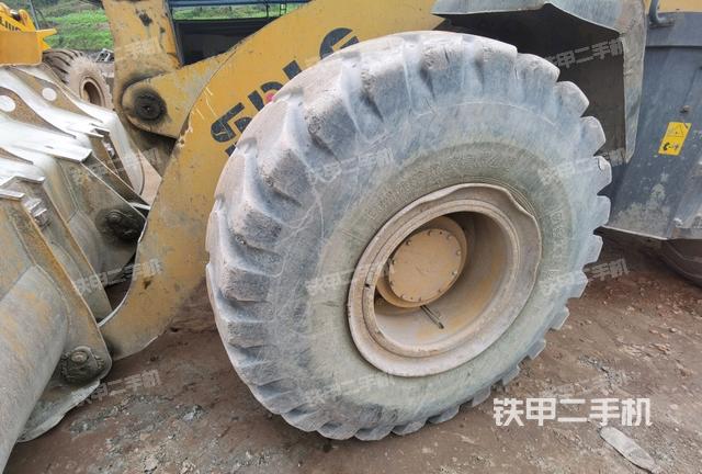 右前轮(行走机构) 右前轮(行走机构)