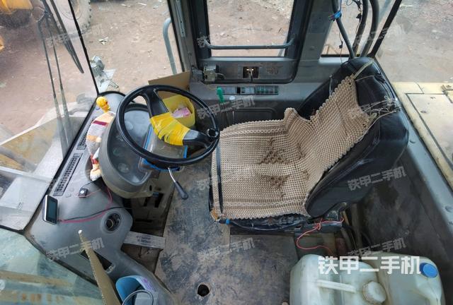 驾驶室内部（驾驶室部分）