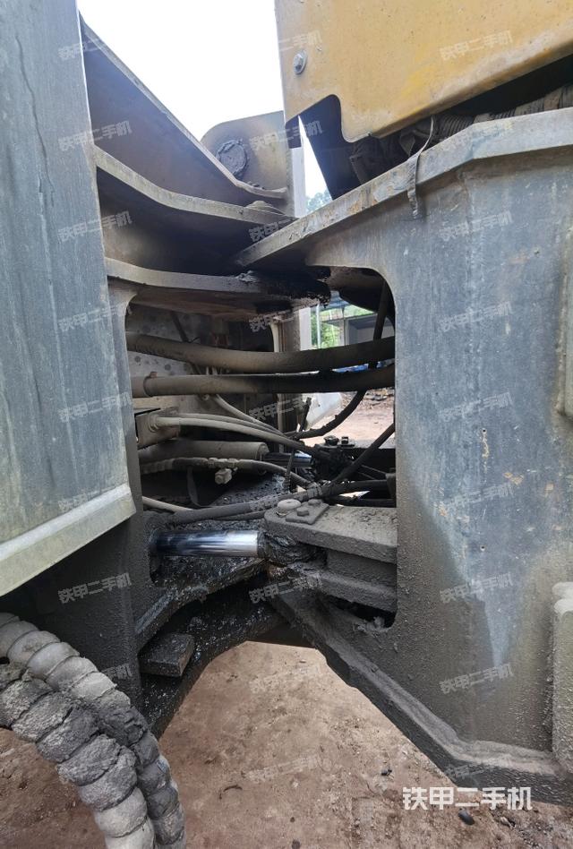 车架铰接(液压/传动系统) 车架铰接(液压/传动系统)