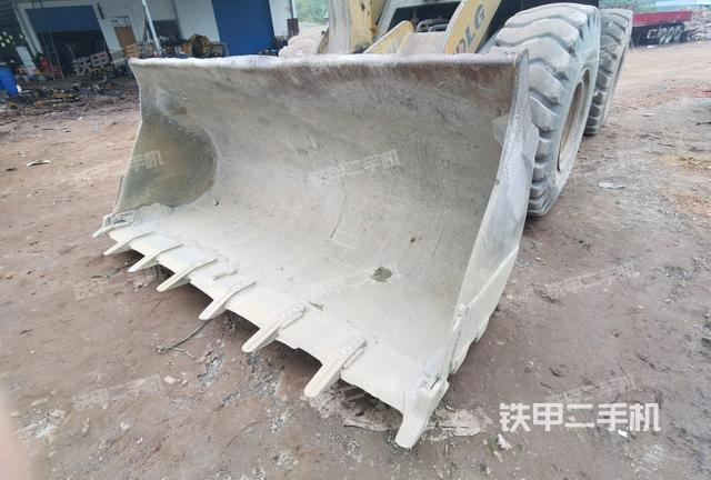 铲斗前45°(工作装置) 铲斗前45°(工作装置)