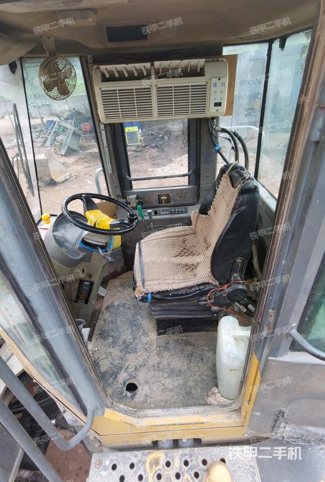 后窗玻璃角标 (驾驶室部分) 后窗玻璃角标 (驾驶室部分)