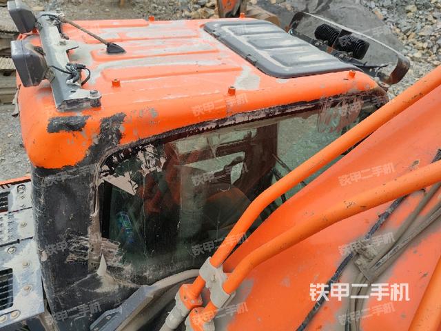 驾驶室顶部俯视(上车部件) 驾驶室顶部俯视(上车部件)