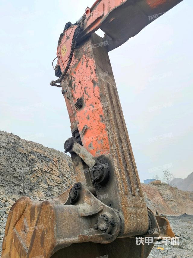 小臂整体左后(工作和回转装置) 小臂整体左后(工作和回转装置)