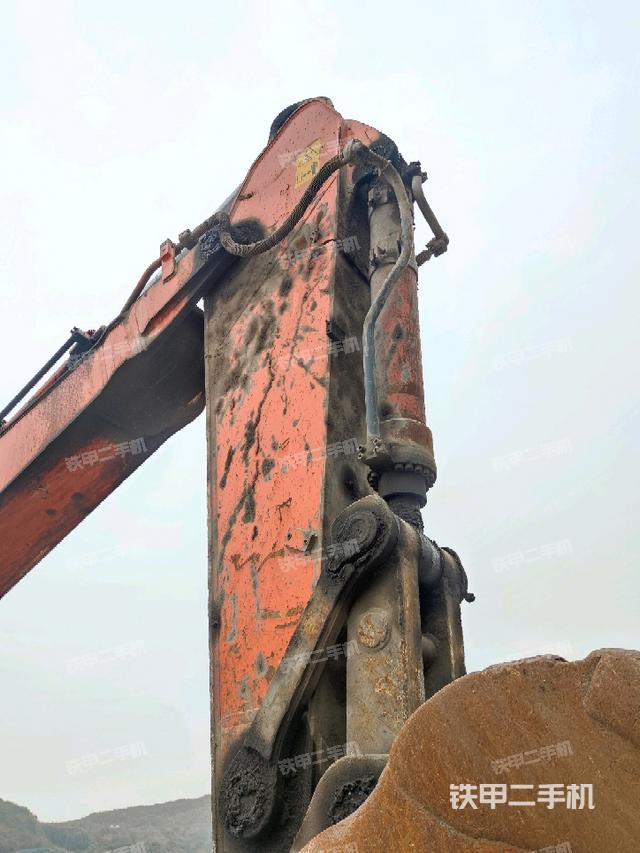小臂整体右前(工作和回转装置) 小臂整体右前(工作和回转装置)