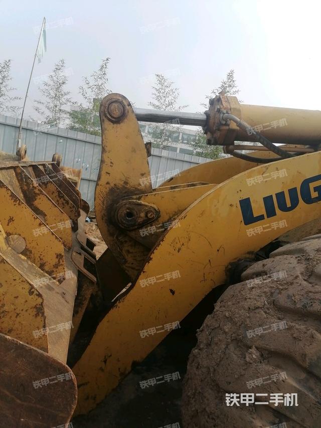 铲斗油缸侧面(工作装置) 铲斗油缸侧面(工作装置)