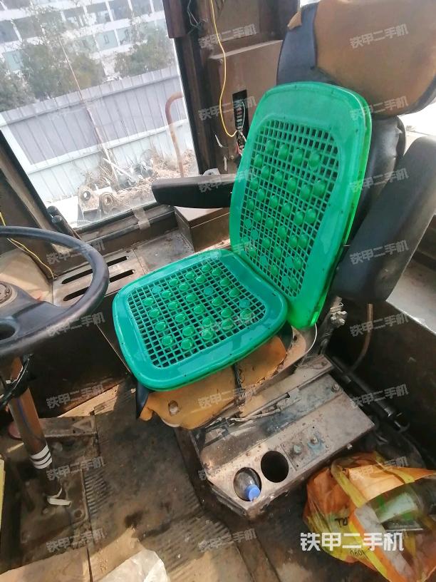 顶棚整体  内(驾驶室部分) 顶棚整体  内(驾驶室部分)