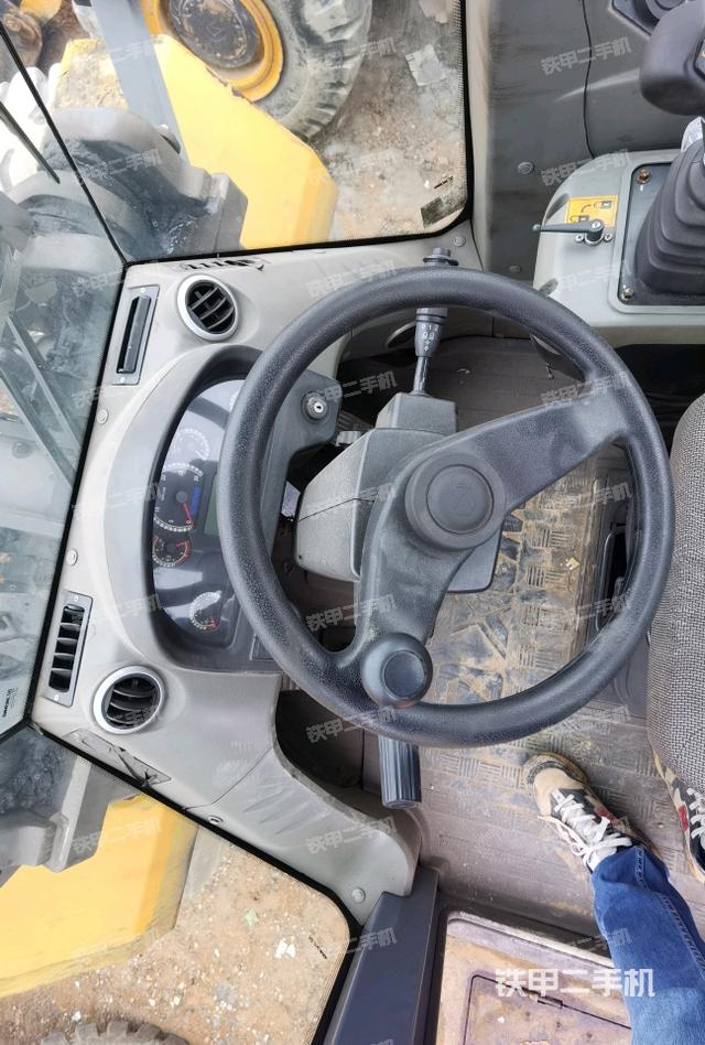 南宁市二手徐工lw600kv装载机-驾驶室内部实拍图-343