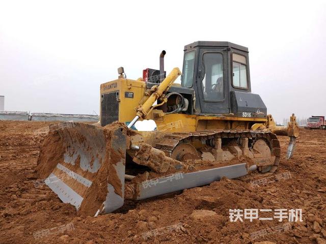 山推SD16标准型推土机