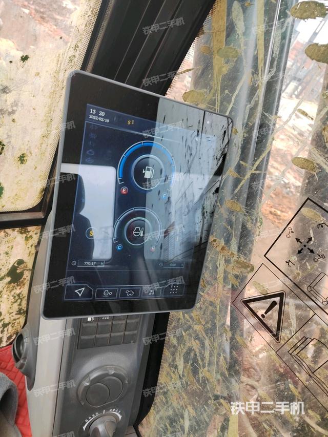 显示屏 (驾驶室部分) 显示屏 (驾驶室部分)