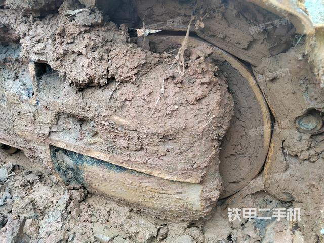 左导向轮(行走机构) 左导向轮(行走机构)