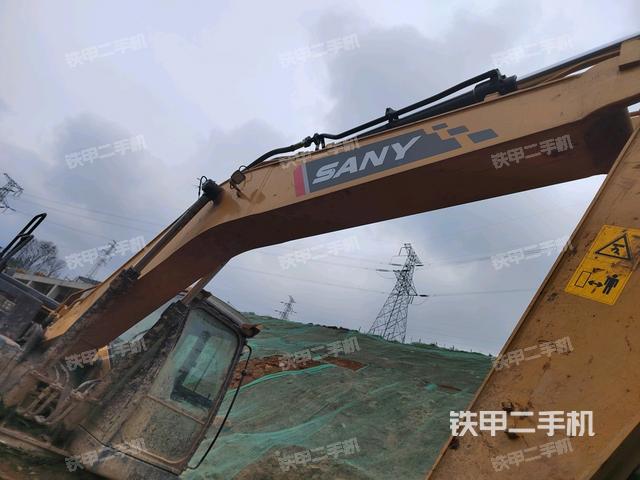 大臂整体 右侧(工作和回转装置) 大臂整体 右侧(工作和回转装置)