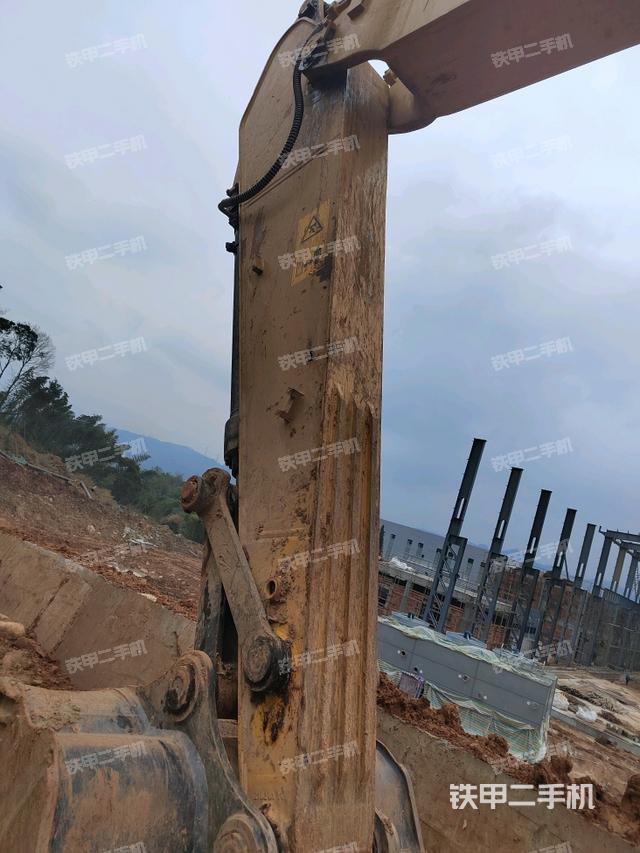 小臂整体右前(工作和回转装置) 小臂整体右前(工作和回转装置)