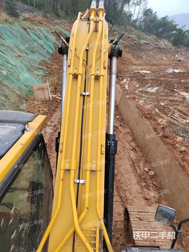 大臂背部俯视(工作和回转装置) 大臂背部俯视(工作和回转装置)