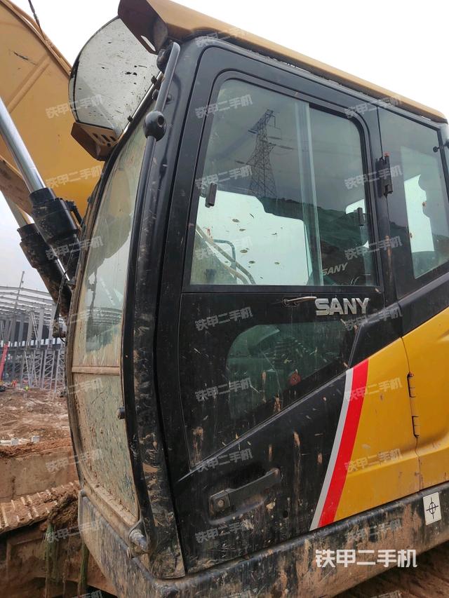 驾驶室左前45度(驾驶室部分) 驾驶室左前45度(驾驶室部分)