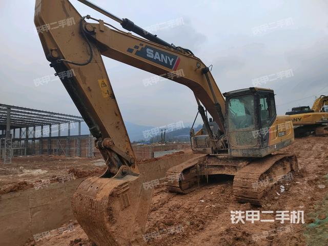 三一重工SY215C挖掘机
