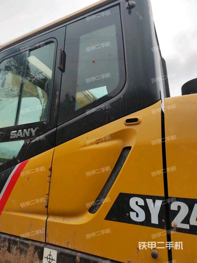 驾驶室左后45度(驾驶室部分) 驾驶室左后45度(驾驶室部分)