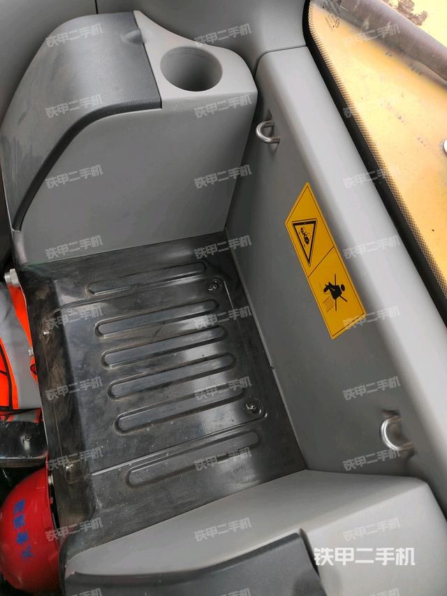 座椅后部(驾驶室部分) 座椅后部(驾驶室部分)