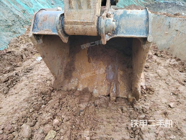 铲斗右后整体(工作和回转装置) 铲斗右后整体(工作和回转装置)