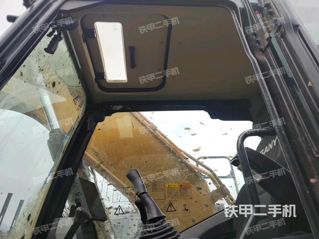 顶棚整体(驾驶室部分) 顶棚整体(驾驶室部分)