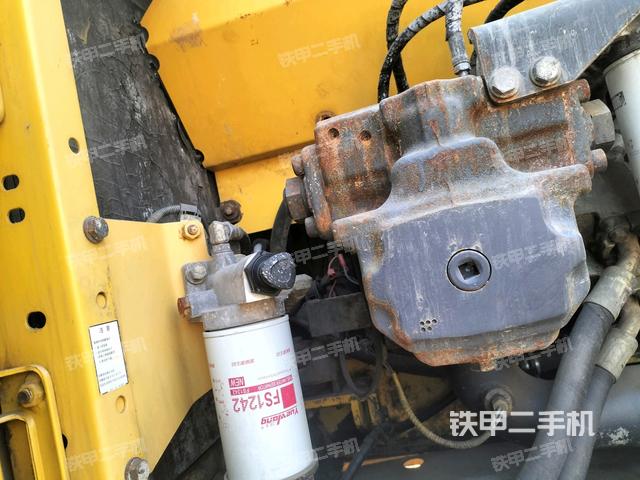 小松液压泵位置图片