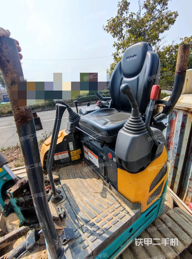 南昌市二手久保田u-17-5挖掘机- 驾驶室正侧实拍图-189