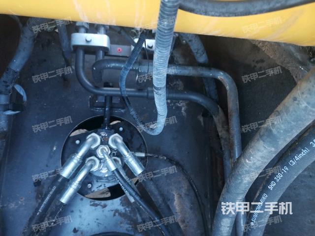 中央回转接头特写(上车部件) 中央回转接头特写(上车部件)