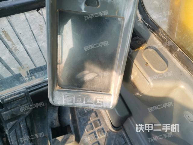 显示屏 (驾驶室部分) 显示屏 (驾驶室部分)