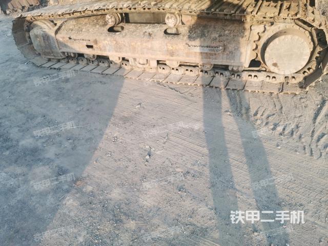 右侧履带整体(行走机构) 右侧履带整体(行走机构)