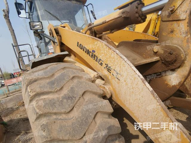 铲斗油缸侧面(工作装置) 铲斗油缸侧面(工作装置)