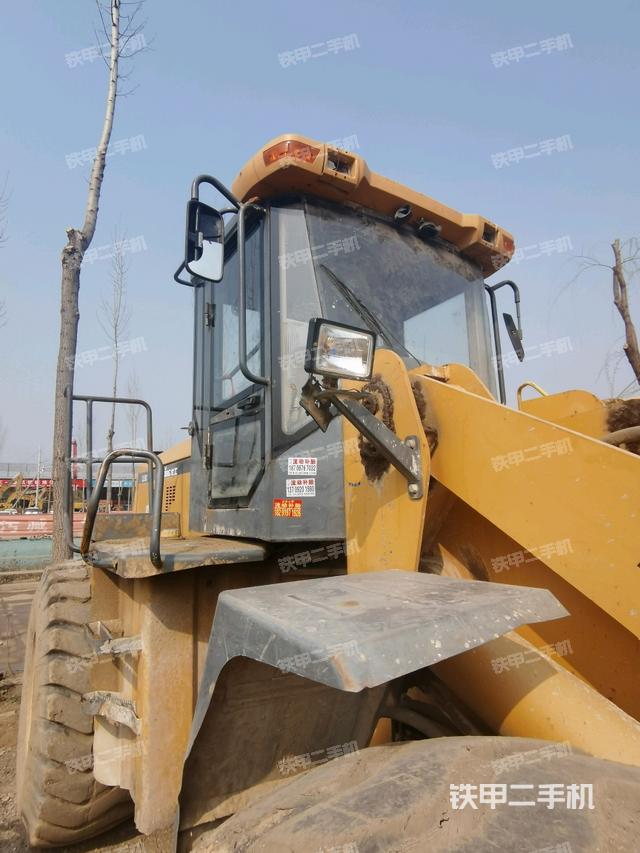 驾驶室正侧(驾驶室部分) 驾驶室正侧(驾驶室部分)