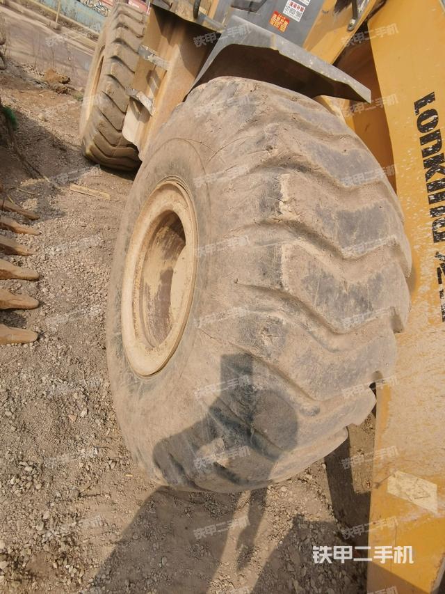 右前轮(行走机构) 右前轮(行走机构)