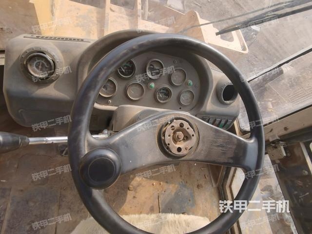 驾驶室内部(驾驶室部分) 驾驶室内部(驾驶室部分)