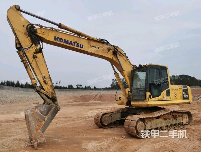 小松PC220-8挖掘机