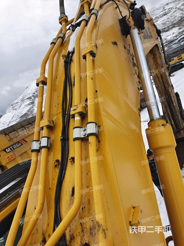 大臂背部俯视（工作和回转装置）