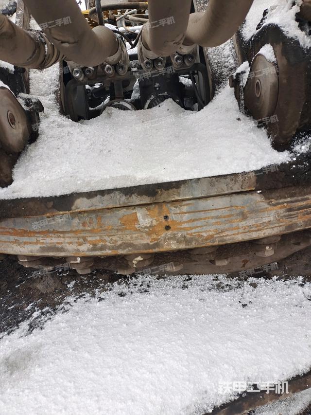 转盘和下车架正前（工作和回转装置）