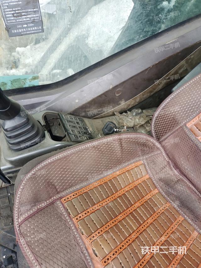 座椅右侧控制台/钥匙门/油门/含右手柄（驾驶室部分）