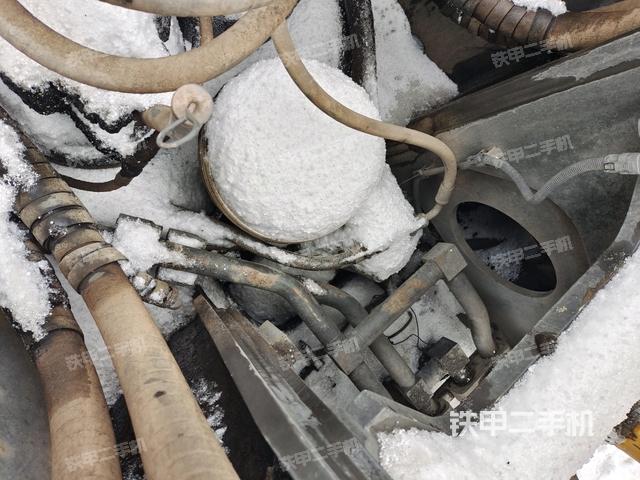 中央回转接头特写（上车部件）