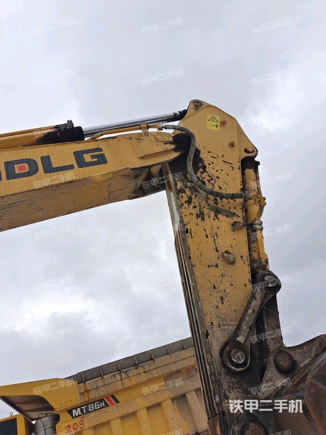 小臂整体右前（工作和回转装置）