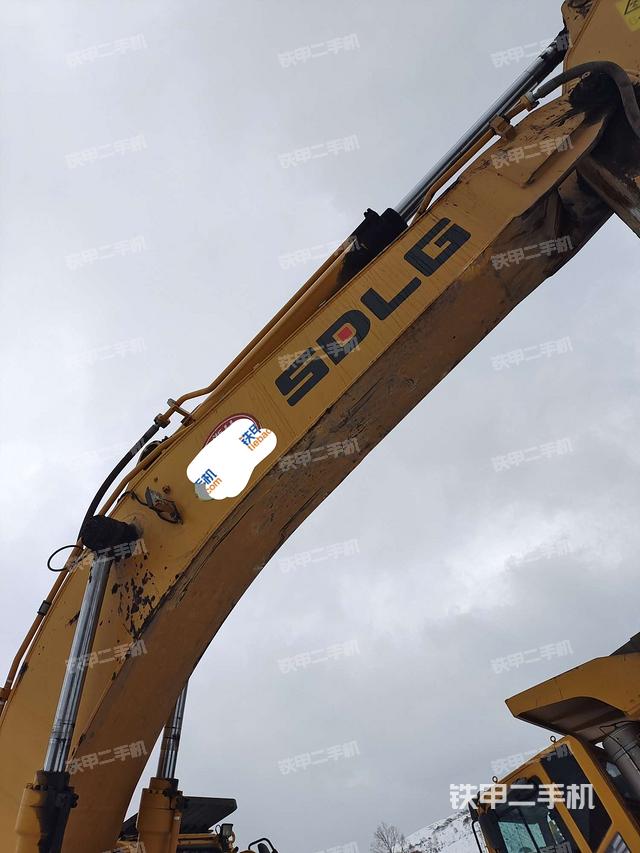 大臂整体 右侧（工作和回转装置）