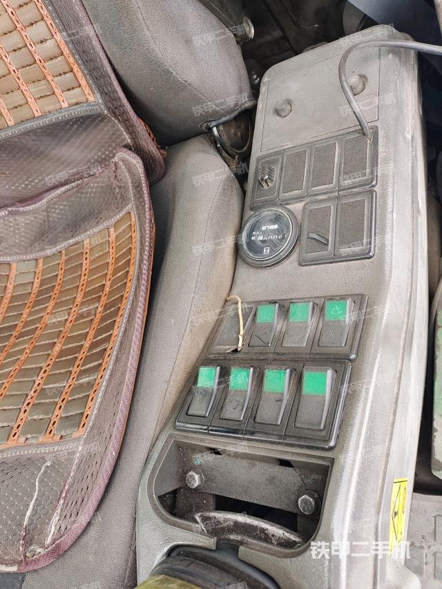 座椅左侧控制台/音响/含左手柄（驾驶室部分）