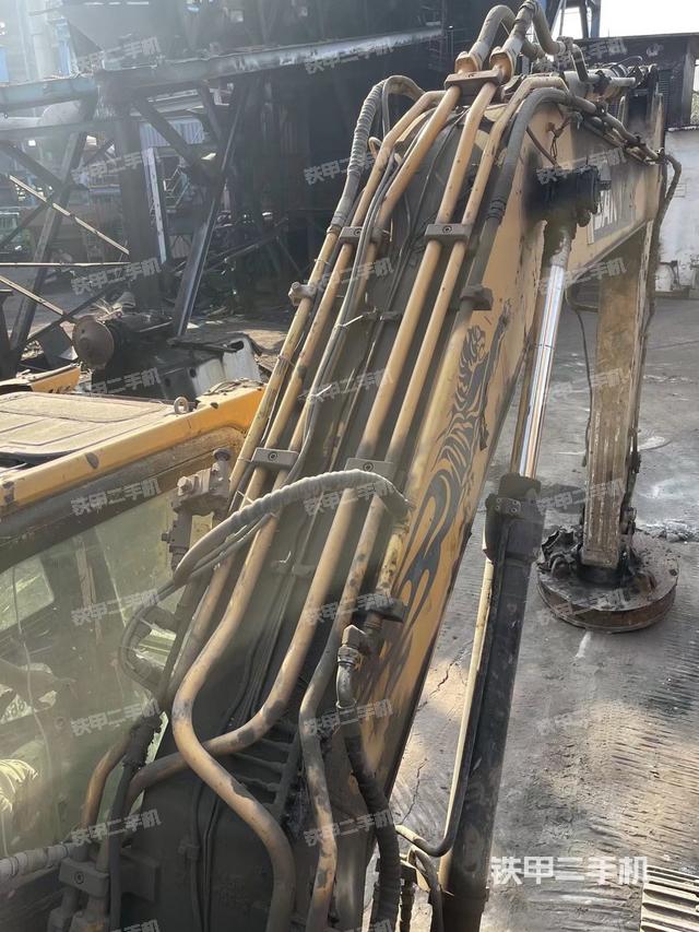 大臂背部俯视（工作和回转装置）