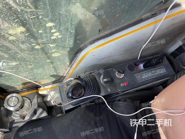 座椅右侧控制台/钥匙门/油门/含右手柄（驾驶室部分）