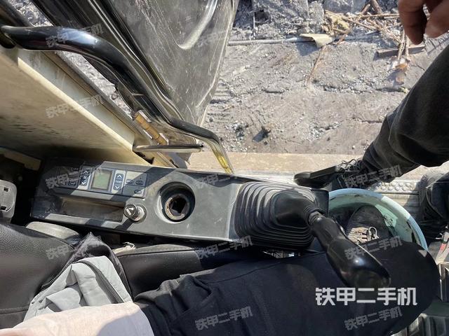 座椅左侧控制台/音响/含左手柄（驾驶室部分）