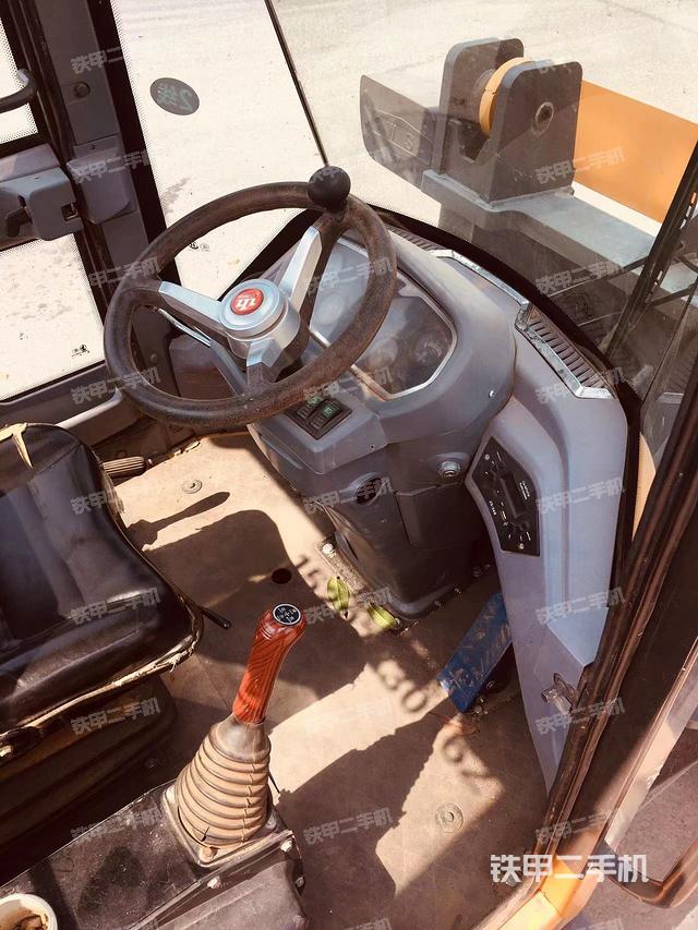 黄石市二手雷曼重工zl-946装载机-驾驶室工作台实拍图-381