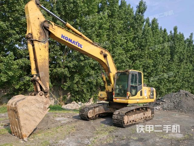 小松PC220-8挖掘机