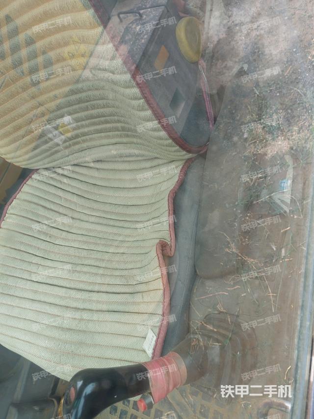 座椅左侧控制台/音响/含左手柄（驾驶室部分）