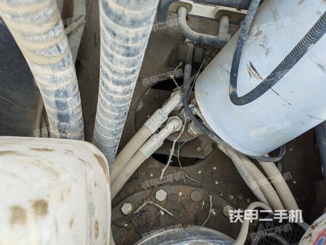 中央回转接头特写（上车部件）