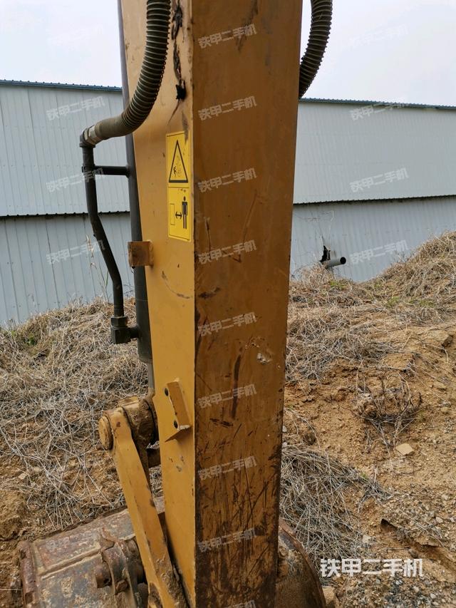 小臂整体左后(工作和回转装置) 小臂整体左后(工作和回转装置)