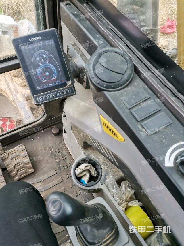 显示屏 (驾驶室部分) 显示屏 (驾驶室部分)